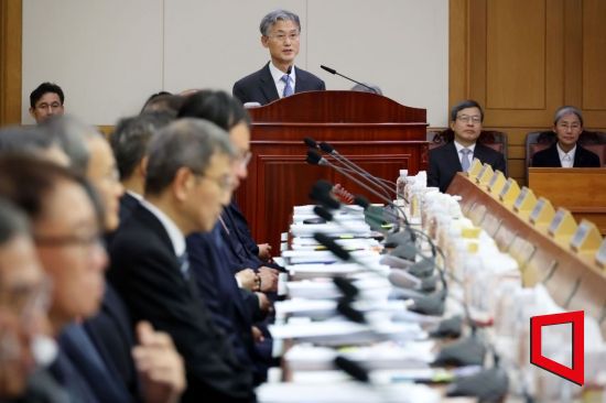 조희대 대법원장이 15일 서울 서초구 대법원 대회의실에서 열린 전국법원장회의에서 인사말을 하고 있다. 사진=사진공동취재단