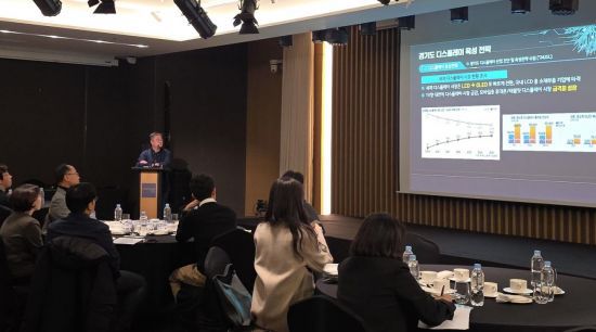 경기도가 5일 '디스플레이 기술개발 지원사업 진도 점검 및 간담회'를 개최했다. 경기도 제공