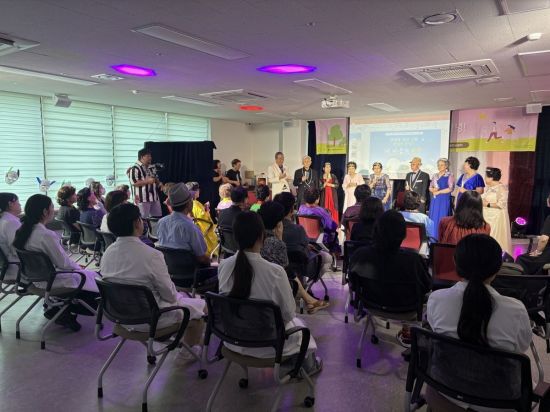 치매 예방 연극 치유 공연 ‘랄랄라 청춘극장’. 고양특례시 제공