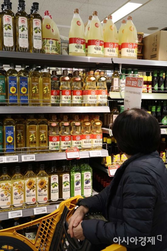 서울 시내 한 대형마트에 식용유가 진열돼 있는 모습. 아시아경제DB
