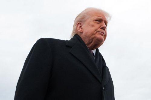 도널드 트럼프 미국 대통령이 17일(현지시간) 앤드루스 공널드 트럼프 미국 대통령이 17일(현지시간) 앤드루스 공군기지에서 기자들과 대화하고 있다. AFP연합뉴스