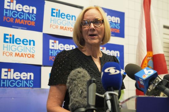 10일(현지시간) 미국 플로리다주 마이애미 시장 선거에 당선한 민주당 아일린 히긴스 당선인의 모습. AP연합뉴스