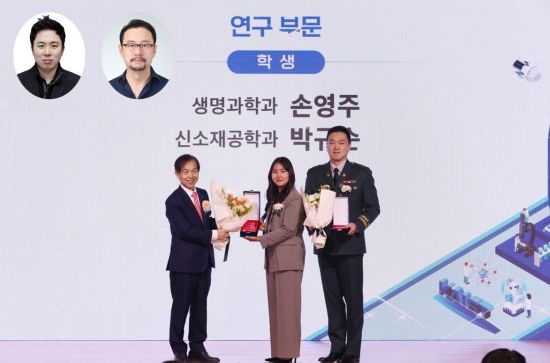 상단 왼쪽부터 스티브 박 교수, 전상용 교수, 하단 왼쪽부터 이광형 KAIST 총장, 손영주 석박통합과정, 박규순 박사과정. KAIST 제공