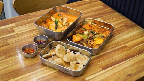 서울시·잇그린이 최우수 다회용기 배달 가게로 선정한 마라탕 업체가 다회용기 배달 음식을 준비하고 있다. 서울시 제공