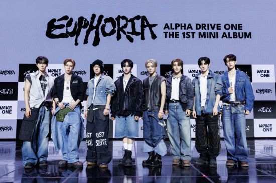 알파드라이브원. 웨이크원 제공