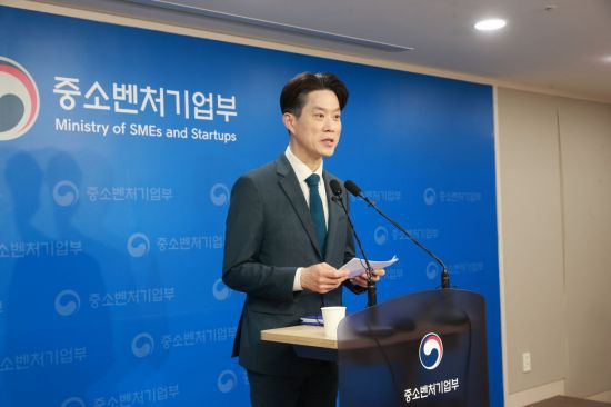 노용석 중소벤처기업부 제1차관이 12일 세종 중소벤처기업부 브리핑실에서 '2026년 중기부 소관 공공기관·유관기관 업무보고' 브리핑을 하고 있다. 중소벤처기업부