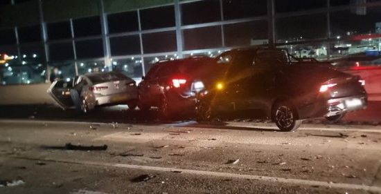 14일 오전 5시 42분께 차량 6대가 잇따라 추돌해 3명의 사상자를 낸 경부고속도로 상행선 양산휴게소 부근 사고 현장. /부산경찰청 고속도로순찰대 제공.