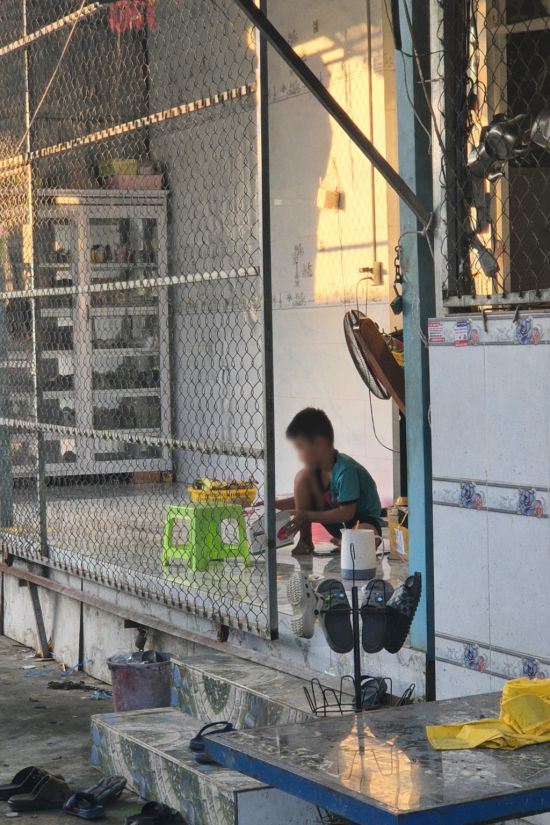 베트남 현지에서 안전이 확인된 A 군. 경남경찰청 제공