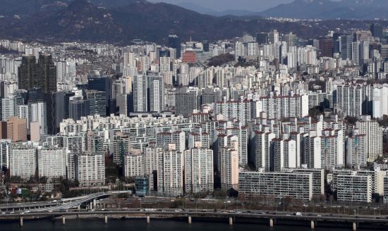 서울 영등포구 63스퀘어에서 바라본 서울 아파트 모습. 김현민 기자