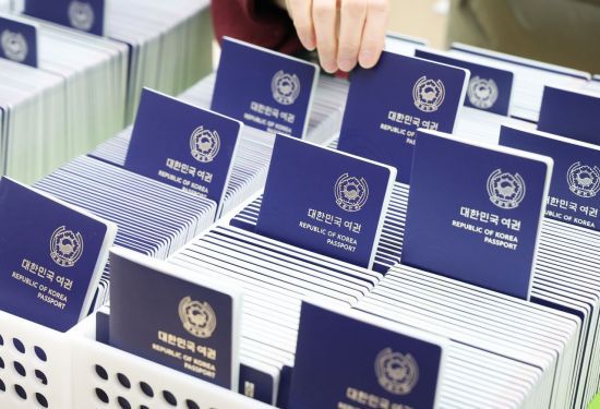 기사 이해를 돕기 위한 대한민국 여권 이미지. 연합뉴스