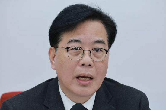 송언석 국민의힘 원내대표가 16일 국회에서 기자간담회를 갖고 있다. 연합뉴스