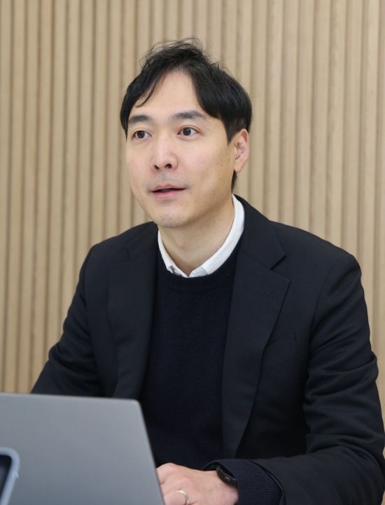 신헌섭 세이프틱스 대표가 아시아경제와 인터뷰를 하고 있다. 윤동주 기자