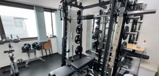 일본 1인 헬스장 프랜차이즈 '프라이빗 박스핏' 전경. 개인실에 여러 운동기구가 마련돼있다. 프라이빗 박스핏.