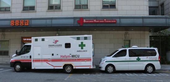 한림대 성심병원이 운영 중인 중증환자 전담구급차(MICU). 보건복지부.