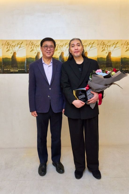 최휘영 문화체육관광부 장관(왼쪽)과 가수 임재범. 문체부 제공