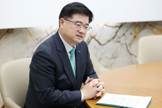 이창영 iM금융지주 ESG전략경영연구소장(전무)이 지난 19일 서울 중구 iM금융센터에서 아시아경제와 인터뷰 하고 있다. iM금융지주