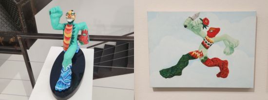 왼쪽의 조각 작품은 오른쪽 회화 작품과 에스키스로 연결된다. 한손에 꽃, 다른 손에 칼을 쥔 현대인의 이중성을 상징적으로 드러냈다. 서믿음 기자