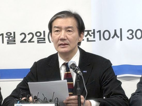 조국 조국혁신당 대표가 22일 전북 전주시 전북도당 당사에서 현장 최고위원회의를 주재하고 있다. 연합뉴스