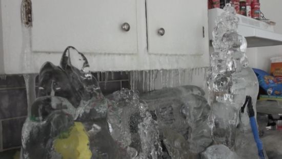 수도관 동파로 얼어붙은 캐나다 퀘벡의 연립주택 내부 모습. CTV뉴스