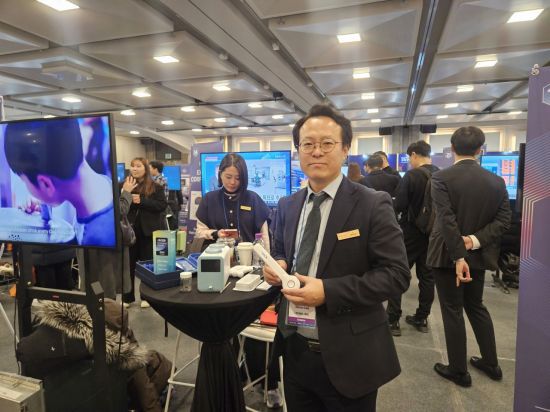 이중진 리바이오 대표가 21일 서울 코엑스에서 열린 'CES AI 혁신 플라자'에서 아시아경제와 인터뷰를 하고 있다. 박준이 기자.