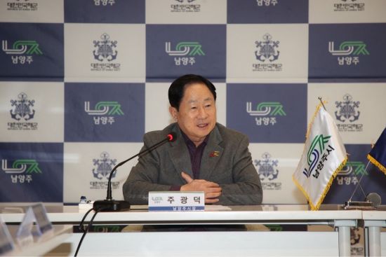 주광덕 남양주시장이 22일 해군 다산정약용함과 업무협약 체결식에서 인사말을 하고 있다. 남양주시 제공