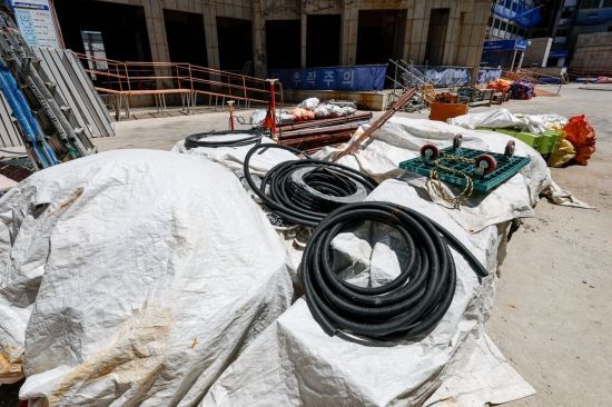 노동자 임금 체불로 공사가 중단된 대구 북구 아파트 공사현장. 강진형 기자