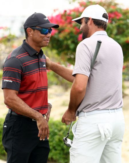 스코티 셰플러(오른쪽)는 빠르면 올해 안에 통산 상금 1위 타이거 우즈를 넘어설 것으로 보인다. AFP연합뉴스