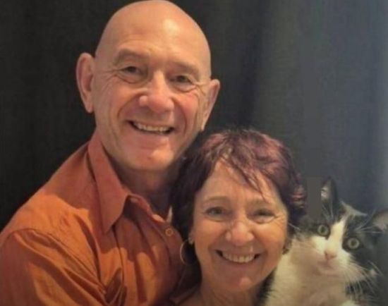 5개월 만에 잃어버린 반려묘와 상봉한 시르 부부와 반려묘 '필루'. 프랑스 TV 캡처