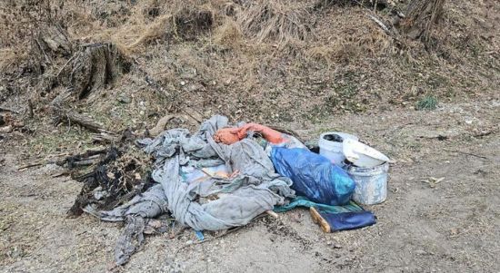 외국인 A씨가 산에서 수거해 모아둔 쓰레기. 부평구청 홈페이지 캡처