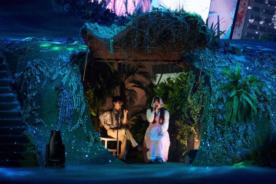 악뮤(AKMU)가 16일 서울 올림픽공원 KSPO DOME에서 '2024 AKMU 10주년 콘서트 [10VE]'를 열고 무대를 선보이고 있다. [사진제공 = YG엔터테인먼트]