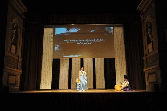 김 명창은 지난 10년 동안 전통예술 저변 확대와 우수성을 널리 알리기 위해 국내·외 판소리 완창을 22차례 진행해 기존 기록을 갱신하며 한국 기네스에 등재됐다. 이번 공연은 그런 그가 쌓아온 공연 노하우를 집대성한 콘서트가 될 것으로 보인다.