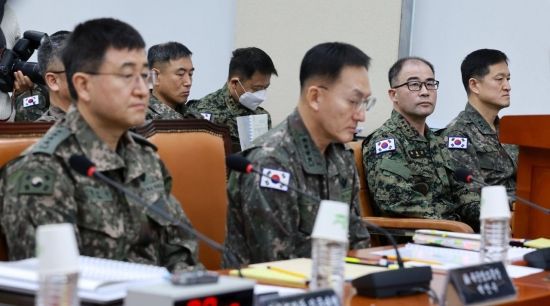 곽종근 특수전사령관이 14일 국회에서 열린 '윤석열 정부의 비상계엄 선포를 통한 내란 혐의 진상규명 국정조사 특별위원회' 전체회의에 출석하고 있다. 김현민 기자