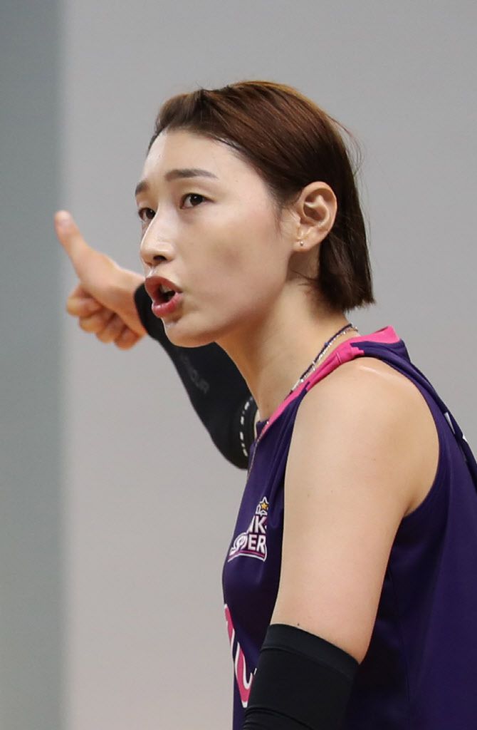 ‘배구여제’ 김연경이 29일 오전 경기도 용인시 기흥구 흥국생명 체육관에서 열린 팀 훈련에 참가해 본격적인 몸만들기에 돌입했다. 사진=연합뉴스