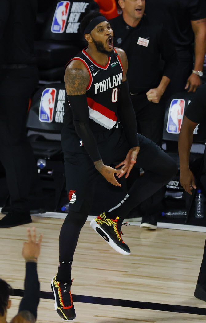 포틀랜드 트레일블레이저스 카멜로 앤서니가 플레이오프 진출을 확정지은 뒤 기뻐하고 있다. 사진=AFPBBNews