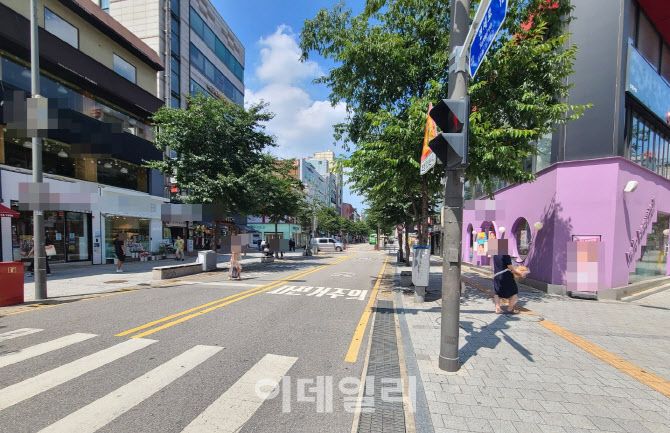 25일 오후 서울 서대문구 신촌 번화가 거리에 사람이 없어 한산한 모습.(사진=이용성 기자)