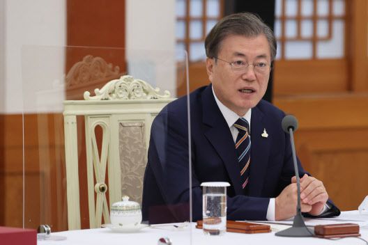 문재인 대통령이 지난 27일 청와대 본관에서 열린 한국 개신교회 지도자 초청 간담회에서 발언하고 있다 (사진=연합뉴스)