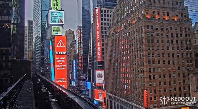 미국 뉴욕 타임스스퀘어 ‘톰슨 로이터’ 전광판에 걸린 케도아웃 광고 (사진=케도아웃)