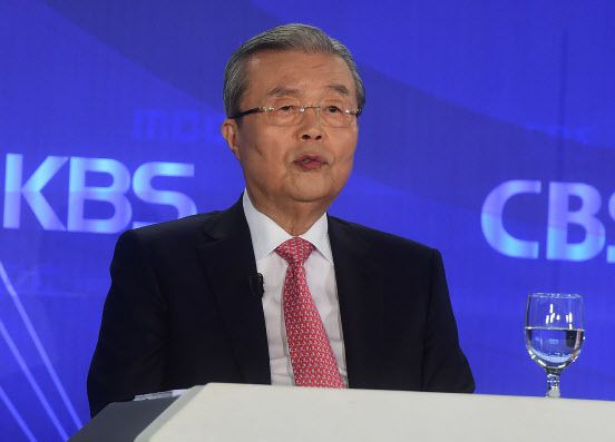 김종인 국민의힘 비상대책위원장이 24일 서울 양천구 대한민국예술인센터에서 열린 방송기자클럽 초청 토론회에서 현안과 관련 자신의 의견을 밝혔다.(사진=연합뉴스)