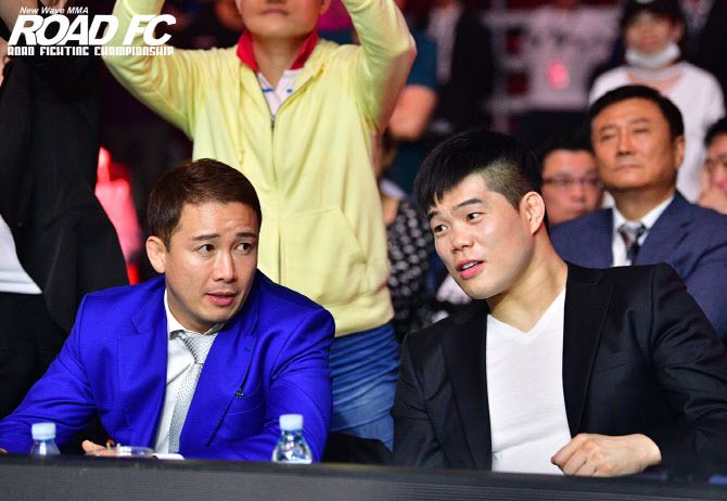 ROAD FC 정문홍 회장(왼쪽)과 김대환 대표. 사진=ROAD FC