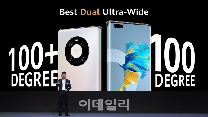 화웨이는 22일 유럽에서 플래그십폰 신작 ‘메이트40’을 공개했다. 후면 ‘스페이스 링’ 카메라 모듈과 곡면 디스플레이가 눈에 띈다. (사진= 화웨이)