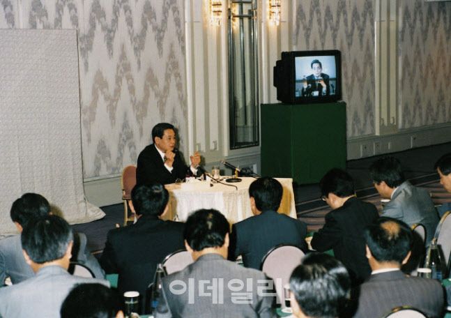 1993년 6월 7일 독일 프랑크푸르트 캠핀스키 호텔에서 ‘신경영’을 선언하는 이건희 삼성그룹 회장 (사진=이데일리DB)
