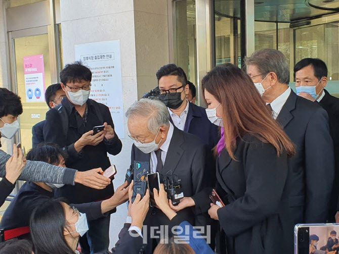 손경식 경총 회장이 26일 오후 1시 36분께 고(故) 이건희 회장의 빈소를 찾았다. (사진=배진솔기자)