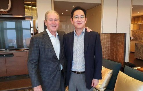 지난해 5월 방한한 조지 W.부시 전 미국 대통령과 면담한 이재용 삼성 부회장. (사진 = 연합뉴스)