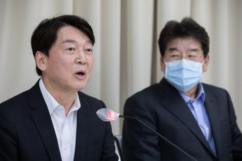 안철수 국민의당 대표가 12일 오후 서울 마포구 마포현대빌딩에서 열린 국민의힘 외곽모임 ‘더 좋은 세상으로(마포 포럼)’ 정례세미나에서 강연하고 있다. (사진=국회사진취재단)