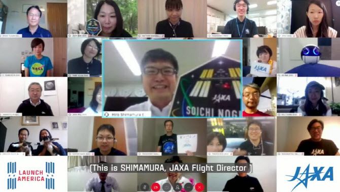 JAXA 관계자들이 랜선 응원을 펼치고 있다.(사진=스페이스X 중계화면)