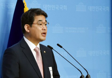 배준영 국민의힘 대변인은 26일 논평을 내고 더불어민주당이 코로나19로 인한 3차 재난지원금이 필요하다는 것을 인정한 점에 대해 환영의 뜻을 내비쳤다.(사진=연합뉴스)