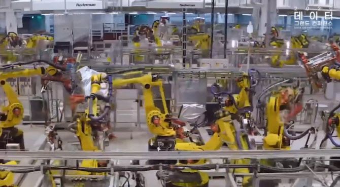 ▲전기차 업체 테슬라는 로봇을 이용해 자동차를 생산한다.