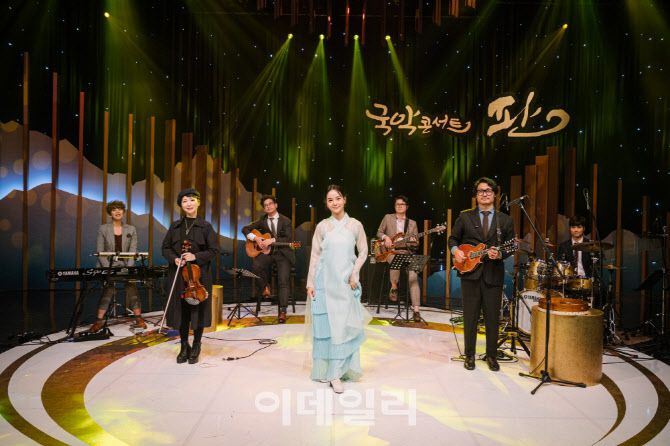 국악방송TV 개국 1주년 특집 ‘국악콘서트 판’에 출연하는 소리꾼 송소희(사진=국악방송).