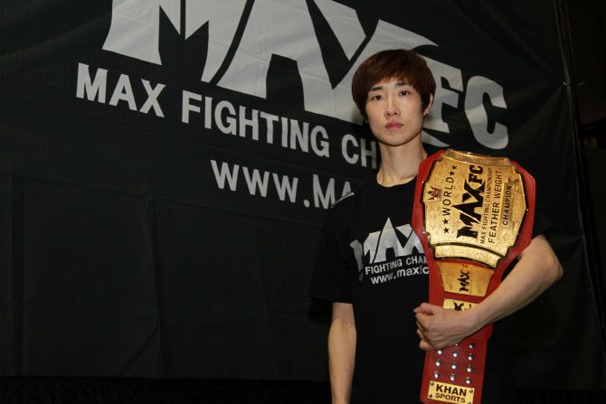 MAX FC -56kg 챔피언 이승아. 사진=MAX FC