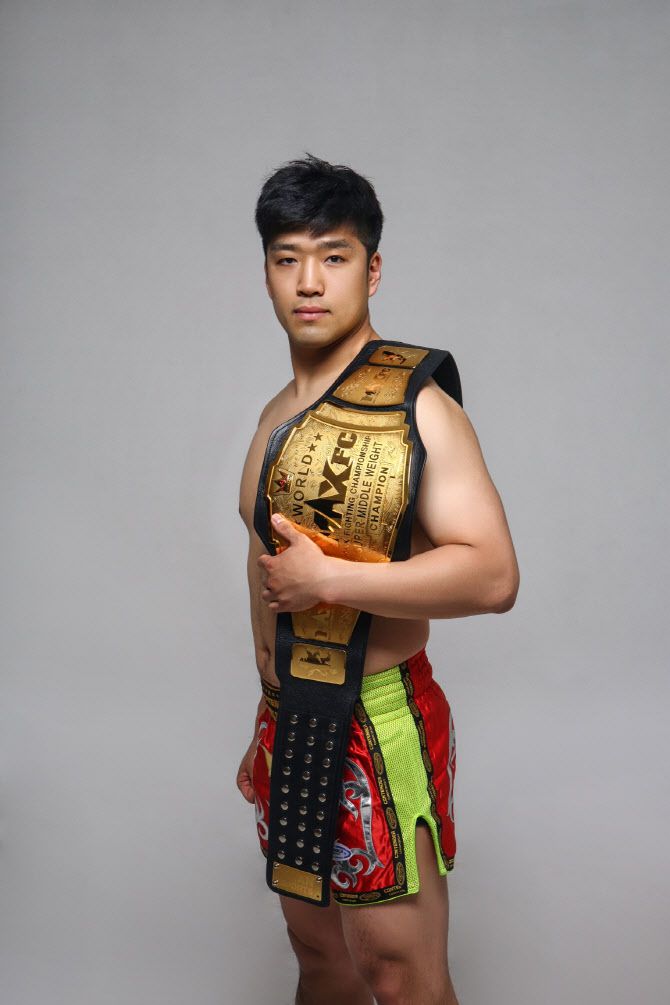 MAXFC 슈퍼미들급 챔피언 정성직.